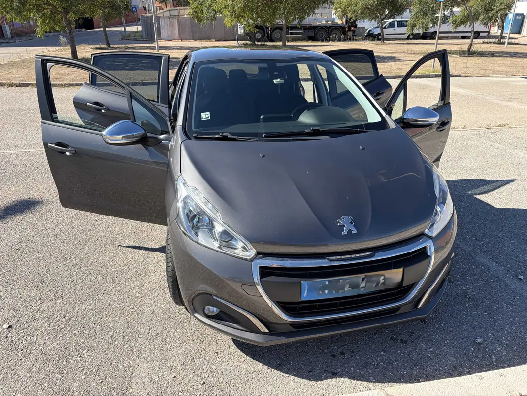 Peugeot 208 2018 - 10 EUR, 114000 km - 114000km - foto 4 de 15