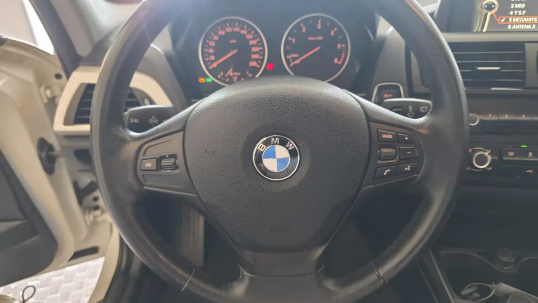 BMW 114 2013 - 9500 EUR, 212463 km - AUTO.MOTO.pt - 212463km - foto 31 de 45