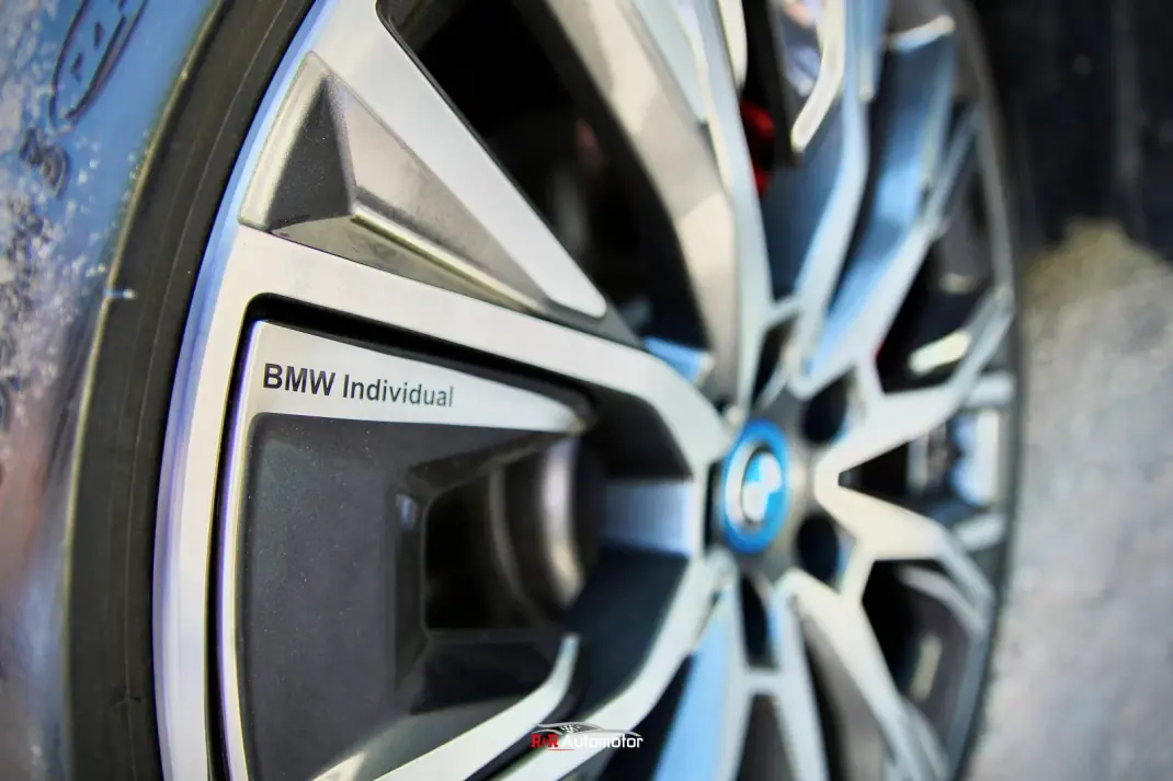 BMW i4 2022 - 49800 EUR, 37000 km - AUTO.MOTO.pt - 37000km - foto 7 de 31