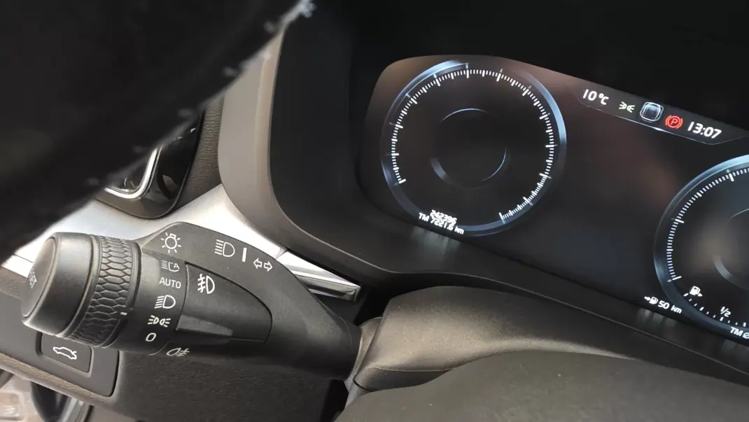 Volvo XC 60 2018 - 23500 EUR, 242396 km - AUTO.MOTO.pt - 242396km - foto 41 de 55