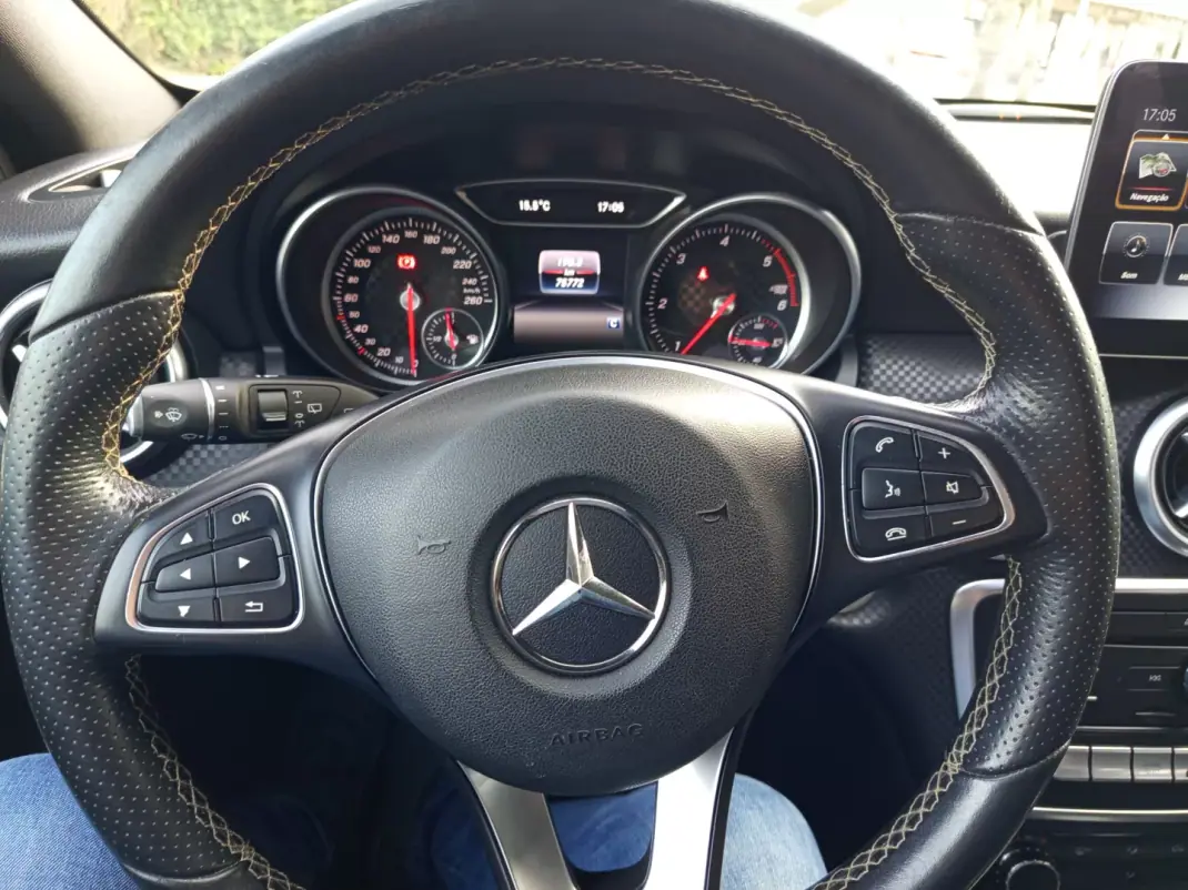 Mercedes-Benz A 180 2018 - 17990 EUR, 75772 km - AUTO.MOTO.pt - 75772km - foto 11 de 12