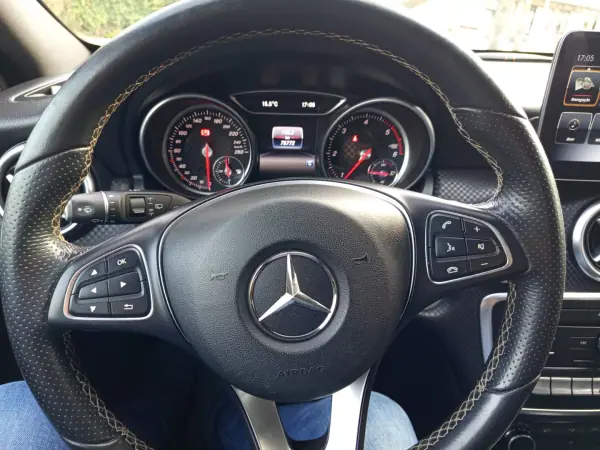 Mercedes-Benz A 180 2018 - 17990 EUR, 75772 km - AUTO.MOTO.pt - 75772km - foto 11 de 12