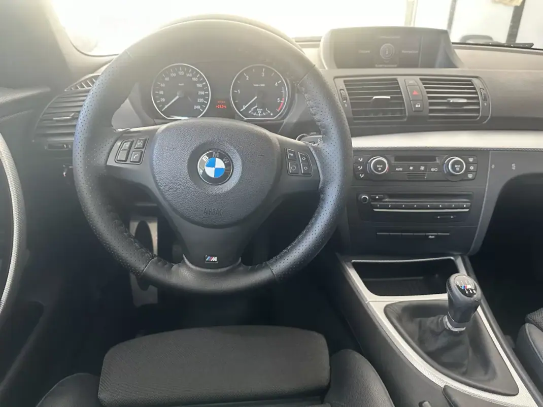 BMW 118 2009 - 9890 EUR, 176194 km - 176194km - foto 13 de 25