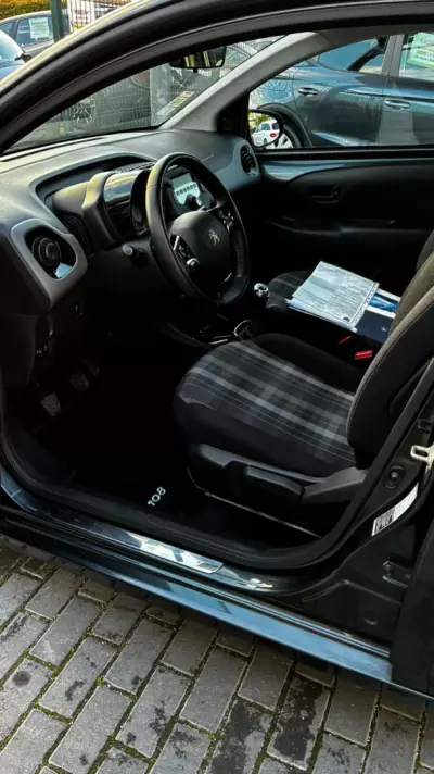Peugeot 108 2019 - 11750 EUR, 88467 km - AUTO.MOTO.pt - 88467km - foto 6 de 20