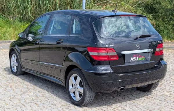 Mercedes-Benz B 180 2006 - 5250 EUR, 397954 km - AUTO.MOTO.pt - 397954km - foto 9 de 18