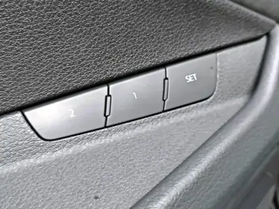 Audi e-tron 2020 - 31000 EUR, 110869 km - AUTO.MOTO.pt - 110869km - foto 28 de 29