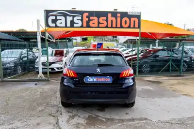 Peugeot 308 2018 - 12000 EUR, 185000 km - AUTO.MOTO.pt - 185000km - foto 12 de 17