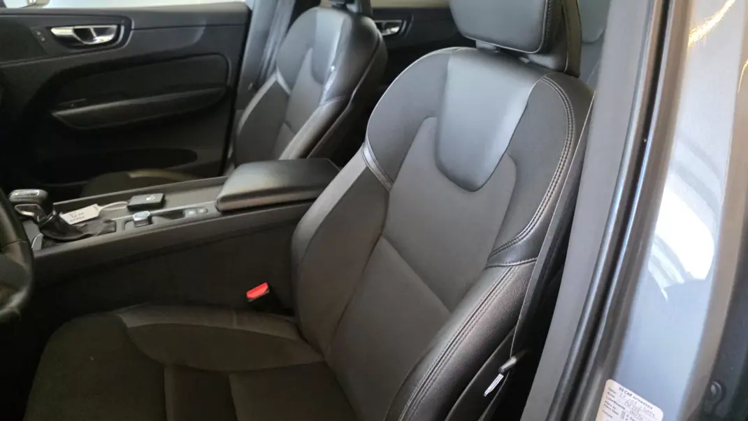 Volvo XC 60 2018 - 23500 EUR, 242396 km - AUTO.MOTO.pt - 242396km - foto 39 de 55