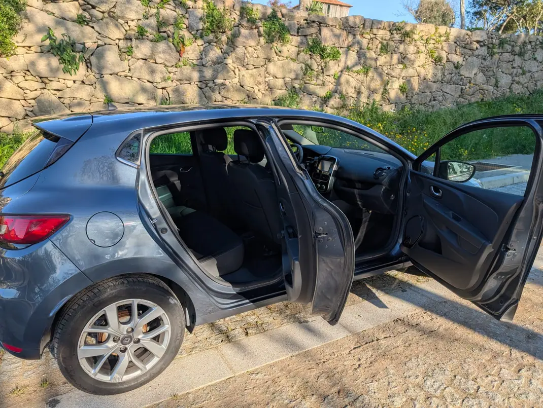 Renault Clio 2018 - 10500 EUR, 69000 km - AUTO.MOTO.pt - 69000km - foto 17 de 19