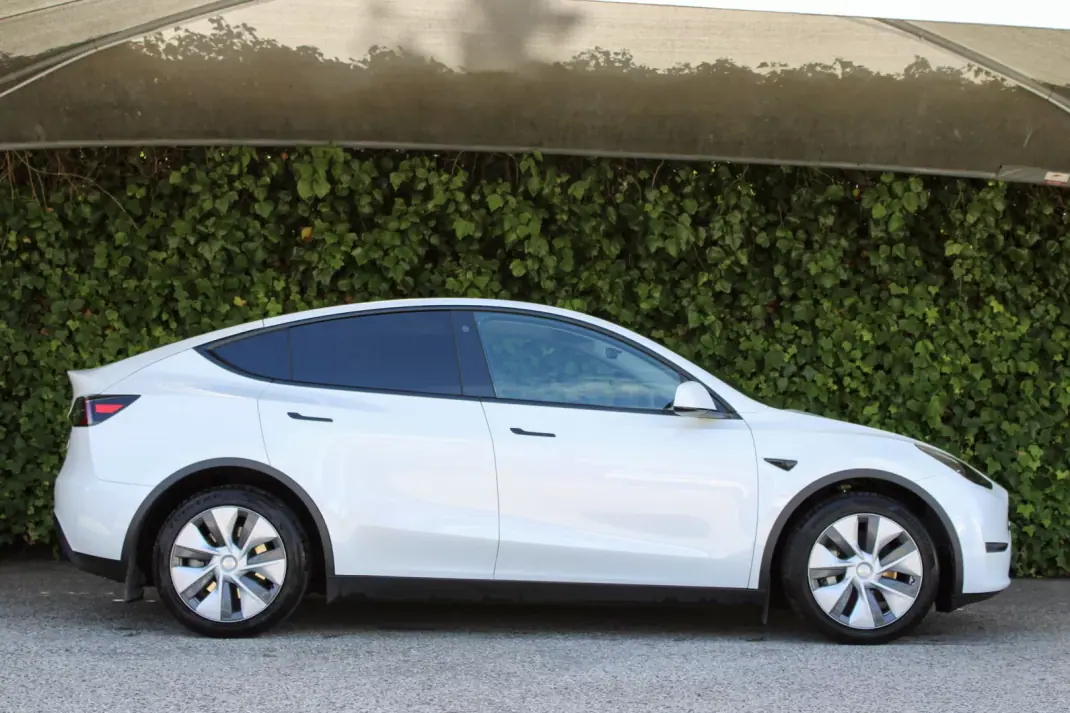 Tesla Model Y 2023 - 36900 EUR, 90000 km - 90000km - foto 6 de 20