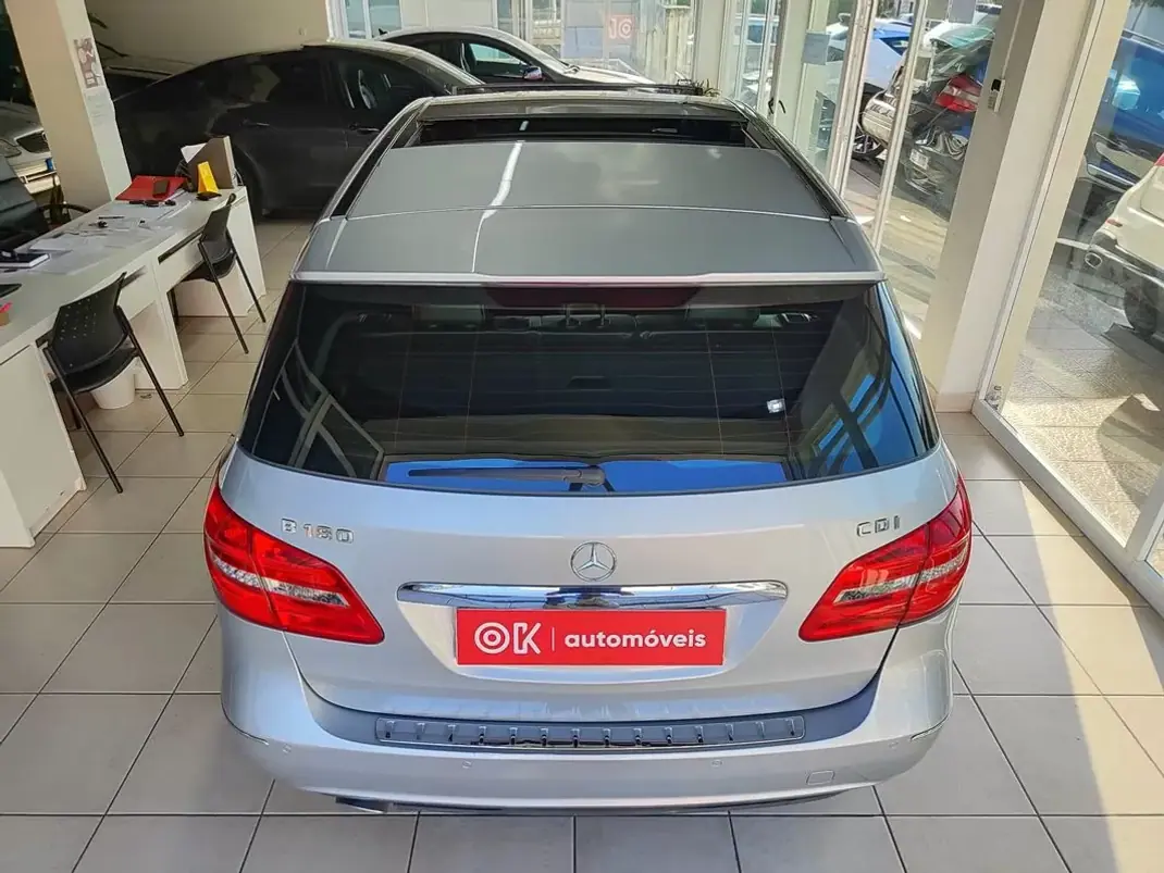 Mercedes-Benz B 180 2012 - 10950 EUR, 220000 km - AUTO.MOTO.pt - 220000km - foto 10 de 32