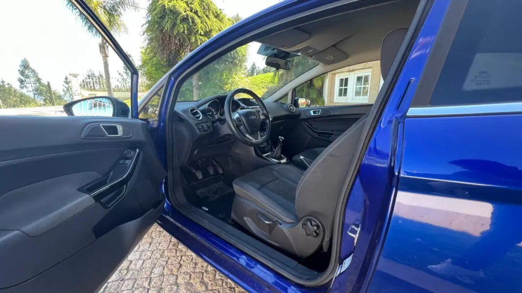 Ford Fiesta 2015 - 7990 EUR, 144693 km - AUTO.MOTO.pt - 144693km - foto 14 de 17