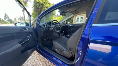 Ford Fiesta 2015 - 7990 EUR, 144693 km - AUTO.MOTO.pt - 144693km - foto 14 de 17