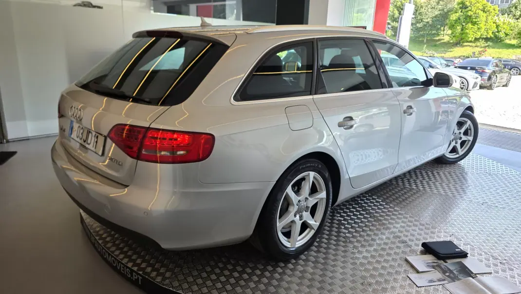 Audi A4 Avant 2010 - 9500 EUR, 253856 km - AUTO.MOTO.pt - 253856km - foto 21 de 52