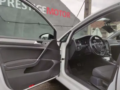 Volkswagen e-Golf 2019 - 15900 EUR, 81000 km - AUTO.MOTO.pt - 81000km - foto 9 de 26