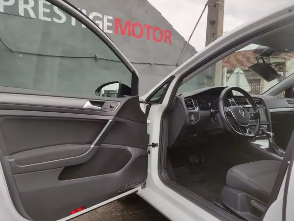 Volkswagen e-Golf 2019 - 15900 EUR, 81000 km - AUTO.MOTO.pt - 81000km - foto 9 de 26