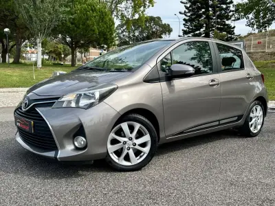 Toyota Yaris 2014 - 10890 EUR, 75000 km - foto 1 de 39