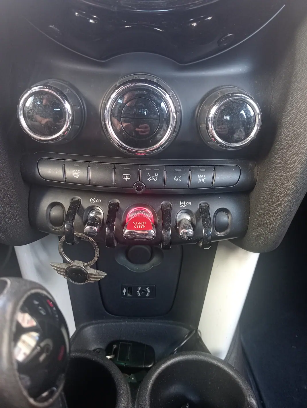 MINI Cooper 2015 - 12500 EUR, 131000 km - AUTO.MOTO.pt - 131000km - foto 6 de 7