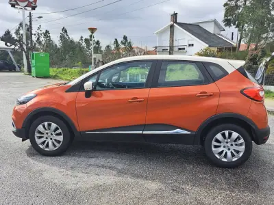 Renault Captur 2016 - 11450 EUR, 165268 km - AUTO.MOTO.pt - 165268km - foto 10 de 41