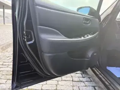 Nissan Leaf 2018 - 13999 EUR, 69000 km - AUTO.MOTO.pt - 69000km - foto 23 de 30