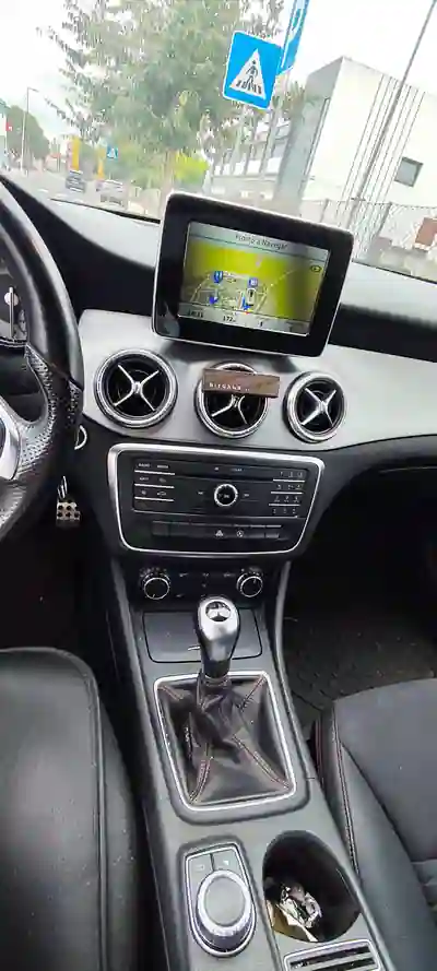Mercedes-Benz CLA 180 2015 - 16000 EUR, 229000 km - AUTO.MOTO.pt - 229000km - foto 5 de 9