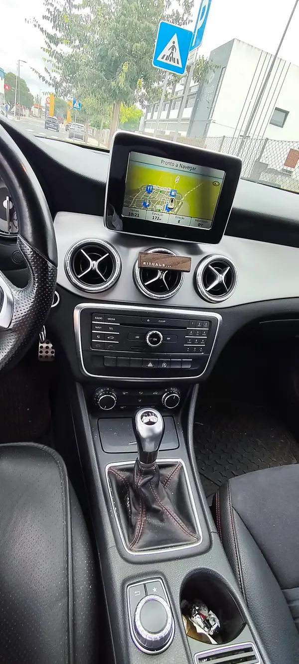 Mercedes-Benz CLA 180 2015 - 16000 EUR, 229000 km - AUTO.MOTO.pt - 229000km - foto 5 de 9