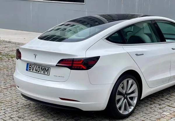 Tesla Model 3 2019 - 20000 EUR, 72000 km - AUTO.MOTO.pt - 72000km - foto 2 de 10