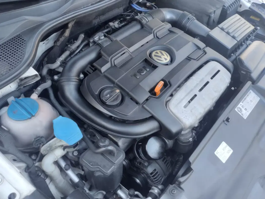 Volkswagen Scirocco 2011 - 10000 EUR, 215000 km - AUTO.MOTO.pt - 215000km - foto 30 de 30