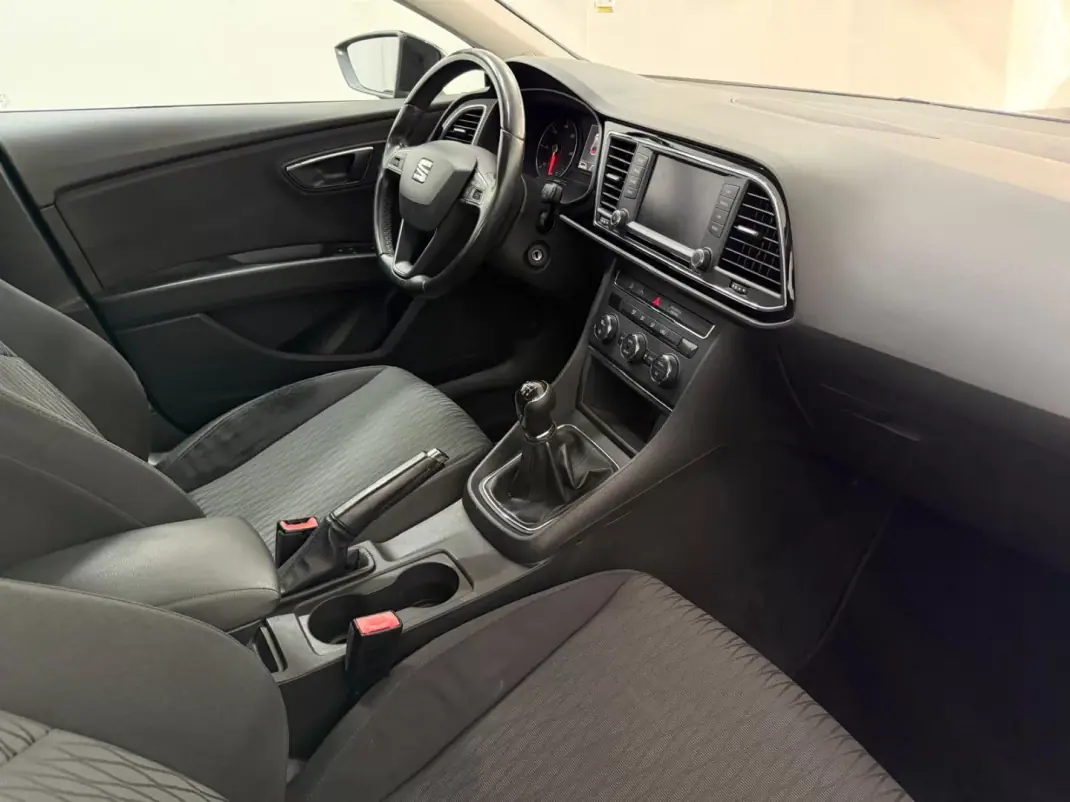 SEAT Leon ST 2016 - 9990 EUR, 214000 km - AUTO.MOTO.pt - 214000km - foto 11 de 19