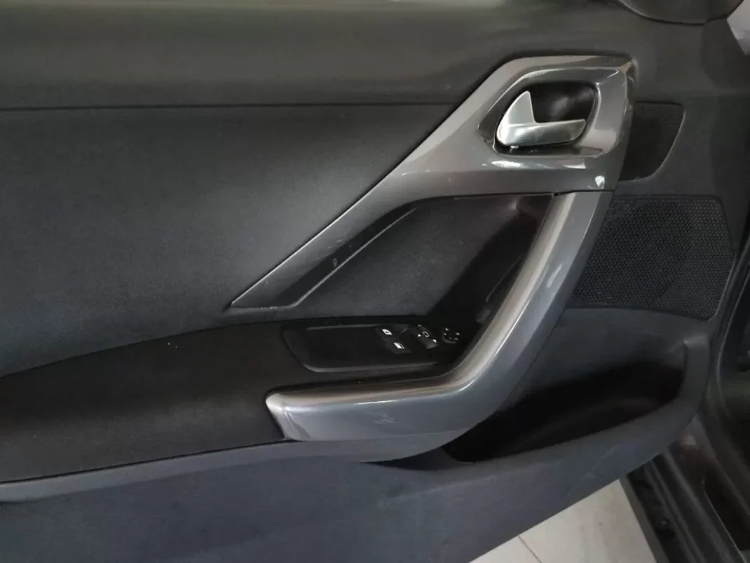 Peugeot 2008 2017 - 14950 EUR, 128000 km - AUTO.MOTO.pt - 128000km - foto 6 de 14