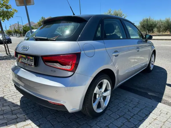 Audi A1 Sportback 2017 - 16900 EUR, 158196 km - AUTO.MOTO.pt - 158196km - foto 7 de 31