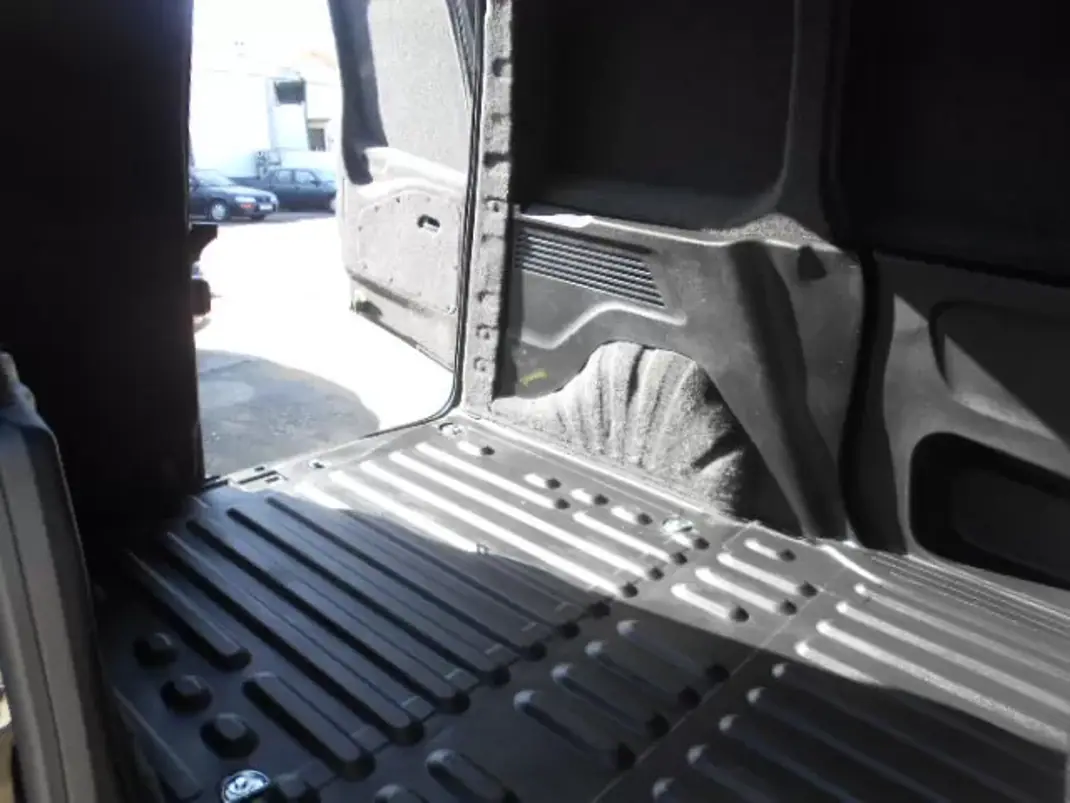 Peugeot 2020 - 13500 EUR, 168912 km - AUTO.MOTO.pt - 168912km - foto 7 de 10