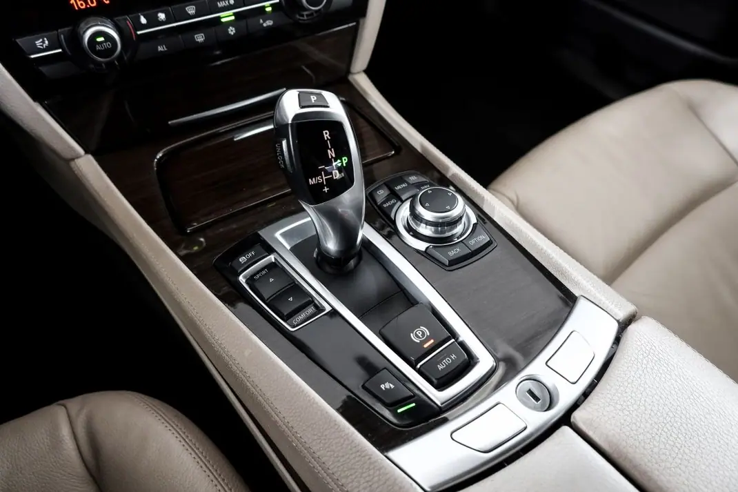 BMW 730 2011 - 25000 EUR, 172477 km - AUTO.MOTO.pt - 172477km - foto 12 de 26