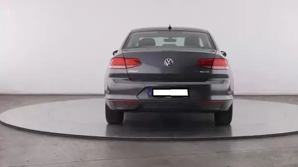 Volkswagen Passat 2016 - 9250 EUR, 190000 km - AUTO.MOTO.pt - 190000km - foto 20 de 23