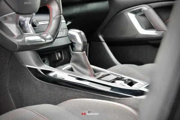 Peugeot 308 2018 - 14750 EUR, 218000 km - AUTO.MOTO.pt - 218000km - foto 35 de 42