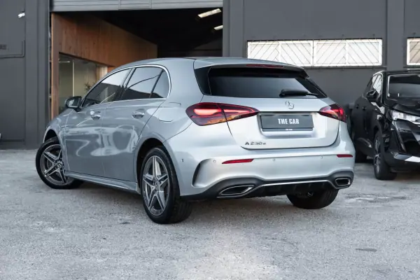 Mercedes-Benz A 250 e Progressive 2023 Hybrid Plug-In