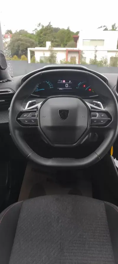 Peugeot 2008 2025 - 24750 EUR, 9700 km - AUTO.MOTO.pt - 9700km - foto 9 de 12