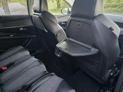 Peugeot 5008 2018 - 17750 EUR, 125000 km - AUTO.MOTO.pt - 125000km - foto 24 de 36