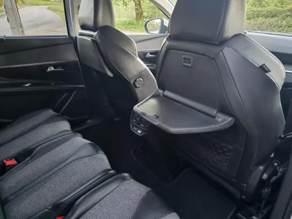 Peugeot 5008 2018 - 17750 EUR, 125000 km - AUTO.MOTO.pt - 125000km - foto 24 de 36
