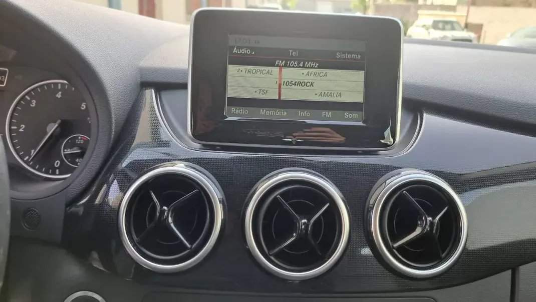 Mercedes-Benz B 180 2014 - 13890 EUR, 141469 km - AUTO.MOTO.pt - 141469km - foto 36 de 43