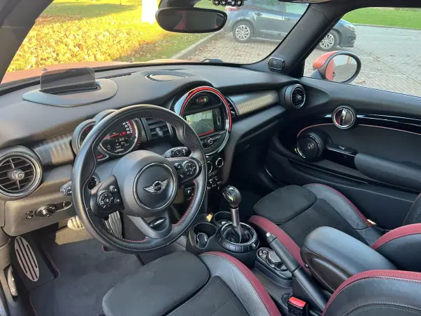 MINI John Cooper Works 2017 - 24965 EUR, 126000 km - AUTO.MOTO.pt - 126000km - foto 17 de 61