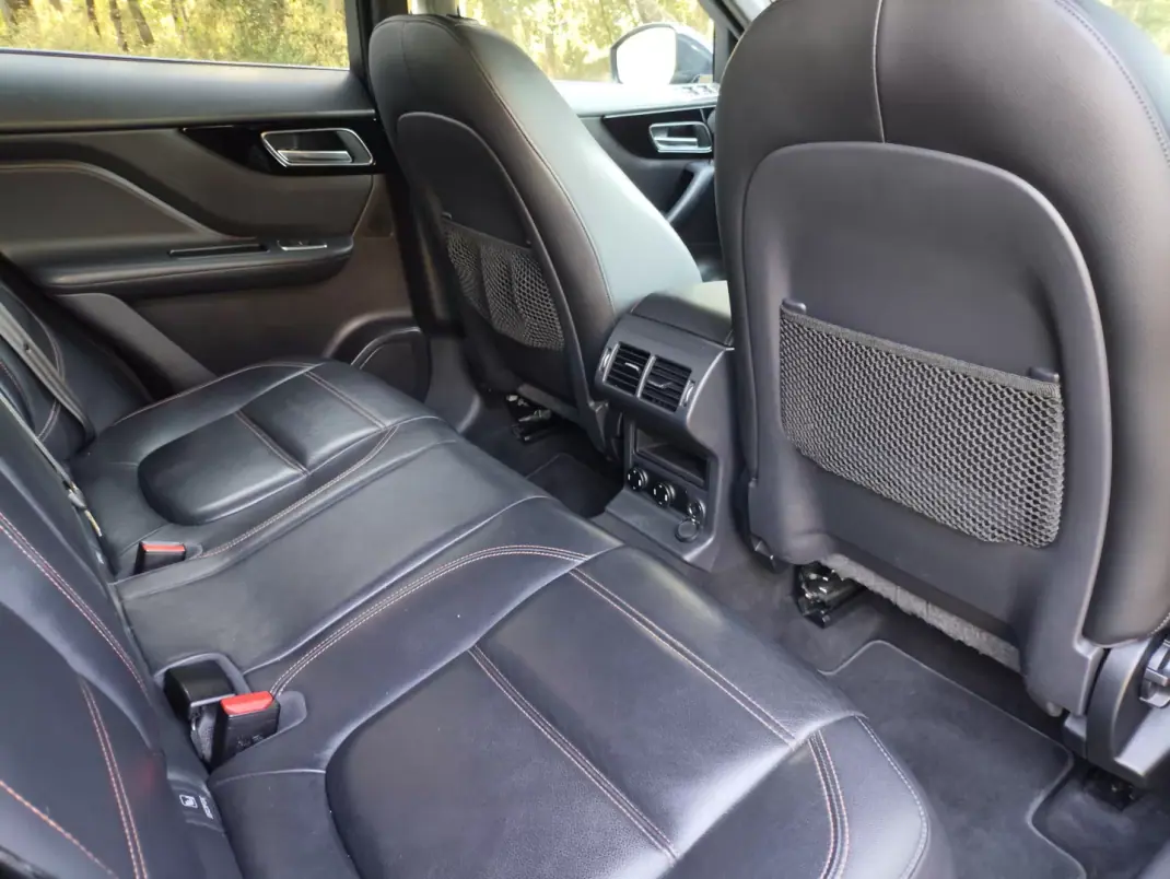 Jaguar F-Pace 2019 - 22500 EUR, 218190 km - 218190km - foto 16 de 22