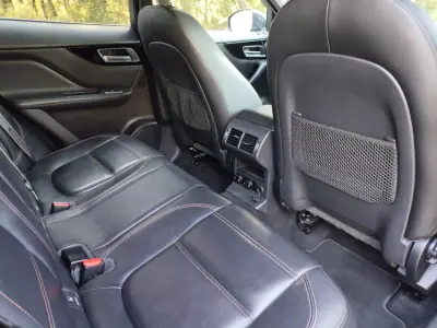 Jaguar F-Pace 2019 - 22500 EUR, 218190 km - 218190km - foto 16 de 22