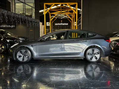 Tesla Model 3 2022 - 29990 EUR, 125900 km - AUTO.MOTO.pt - 125900km - foto 8 de 31