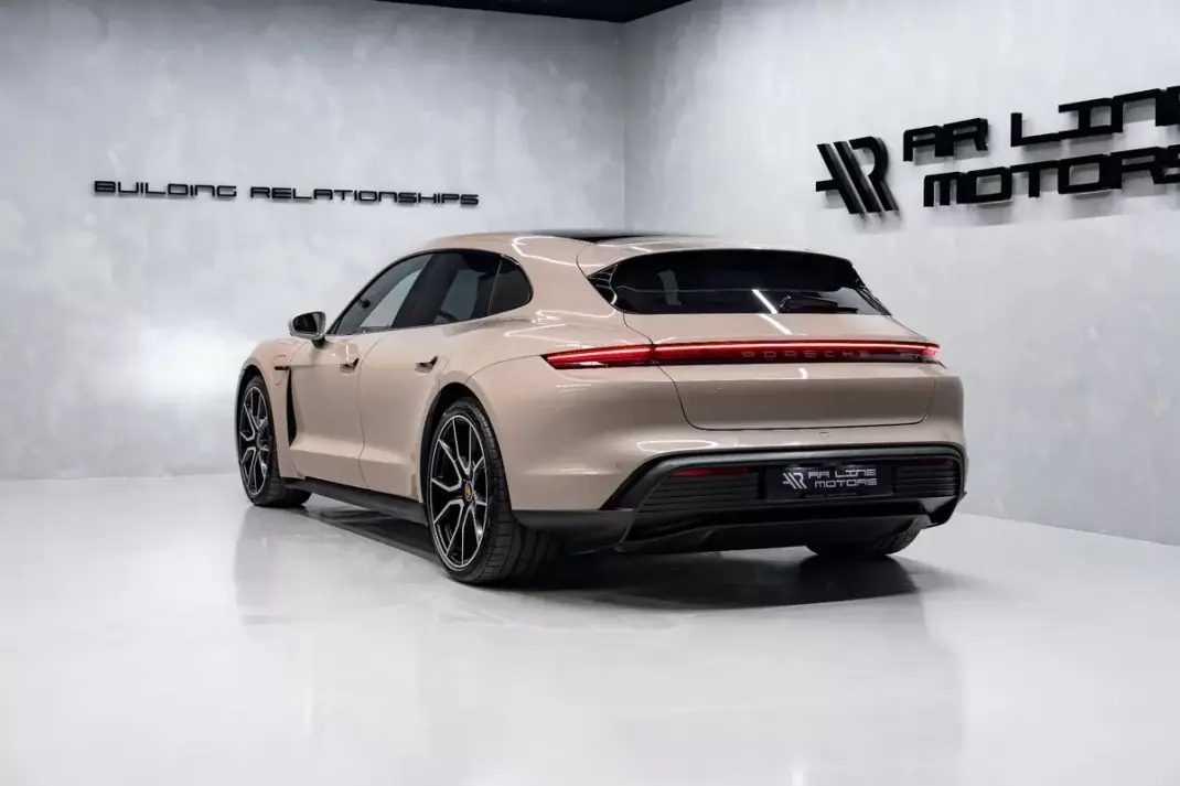 Porsche Taycan Sport Turismo 2023 - 76950 EUR, 24000 km - AUTO.MOTO.pt - 24000km - foto 10 de 60