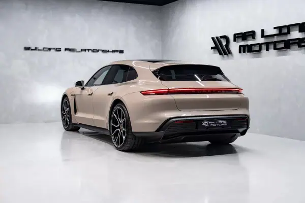 Porsche Taycan Sport Turismo 2023 - 76950 EUR, 24000 km - AUTO.MOTO.pt - 24000km - foto 10 de 60