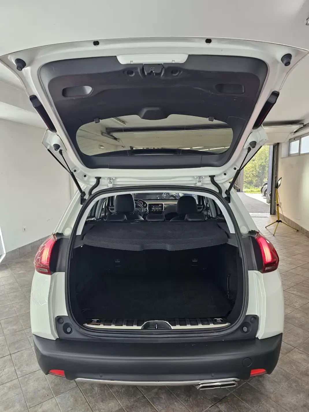 Peugeot 2008 2019 - 12850 EUR, 138694 km - AUTO.MOTO.pt - 138694km - foto 34 de 35