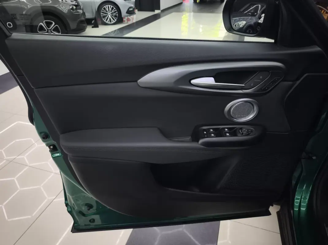 Alfa Romeo Tonale 2023 - 31450 EUR, 138315 km - AUTO.MOTO.pt - 138315km - foto 17 de 43
