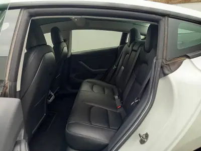 Tesla Model 3 2021 - 26490 EUR, 93800 km - AUTO.MOTO.pt - 93800km - foto 11 de 15