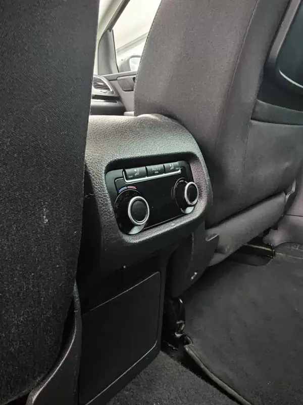 SEAT Alhambra 2011 - 12650 EUR, 216141 km - AUTO.MOTO.pt - 216141km - foto 44 de 51